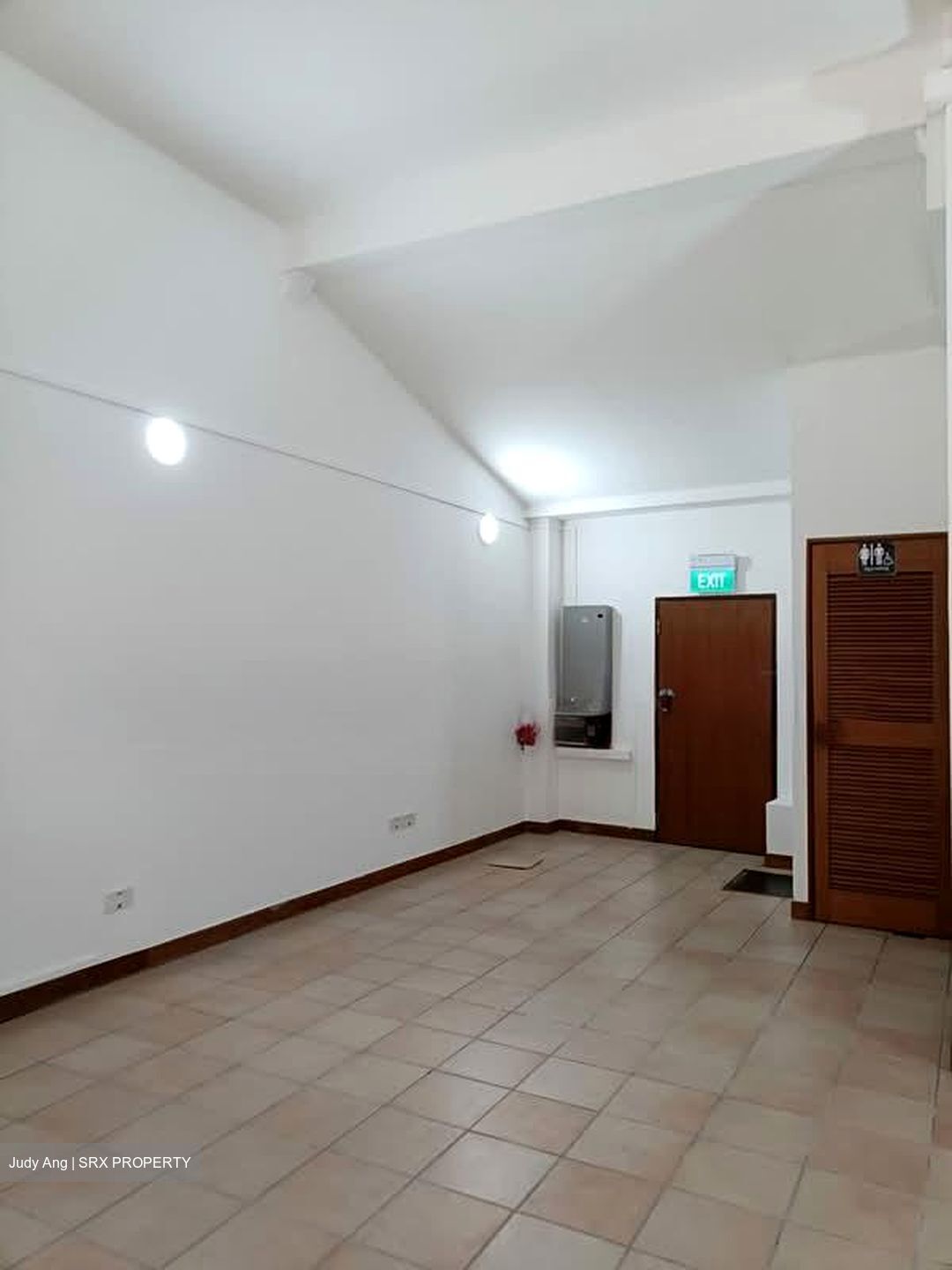 Tras Street (D2), Shop House #549581341